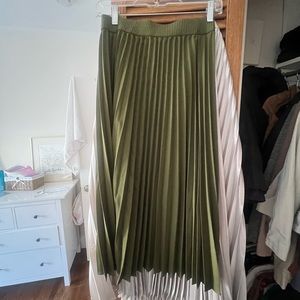 Pleated green skirt